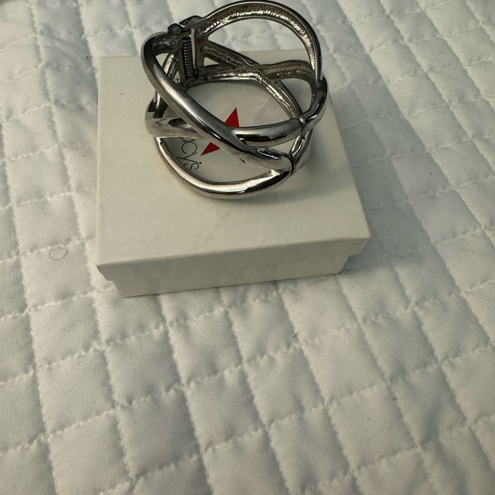 Brand new silver hinged bracelet
